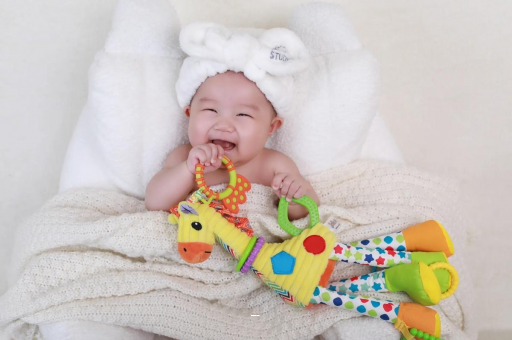 绥化四个月宝宝揉眼睛